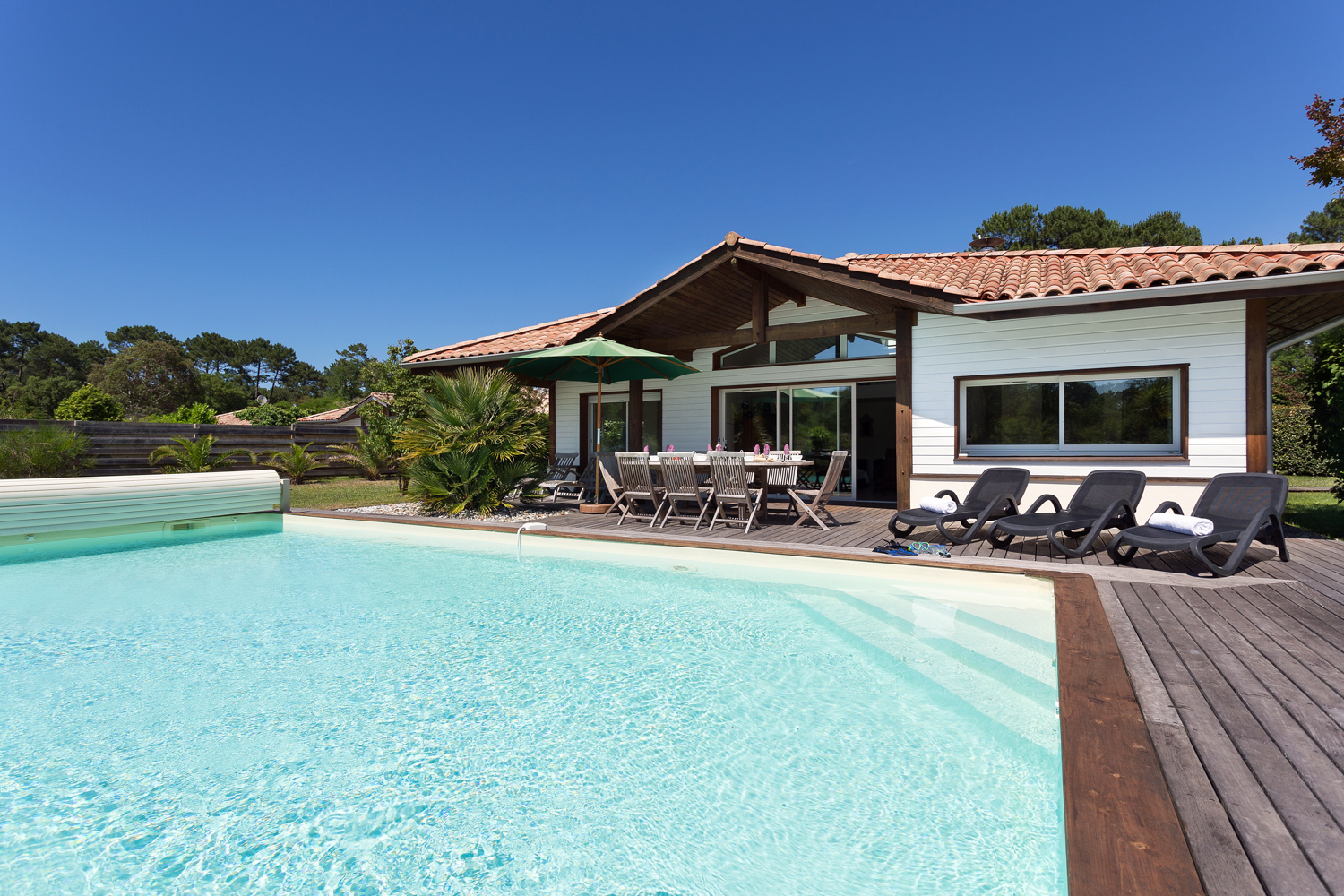 Outdoor swimming pool and terrace in Summer France Villas La Prade in Moliets in Aquitaine, close to Golf de Moliets
